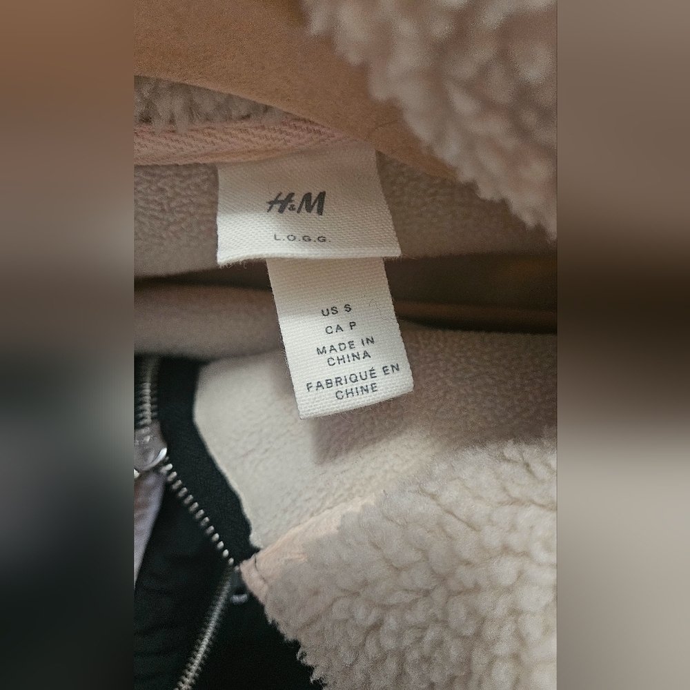 H&M Faux Shearling Jacket- Light beige/black. Size small - Picture 14 of 15